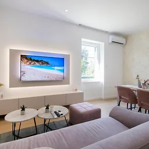 Lalu Apartment
