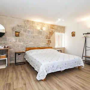 Sweet Luri Apartment