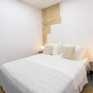 Lena's In Palace Apartment